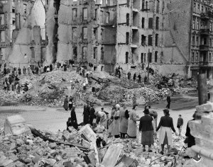 Berlin women work in a 'chain gang' to clear rubble in the war torn city.   (Photo by Fred Ramage/Getty Images)